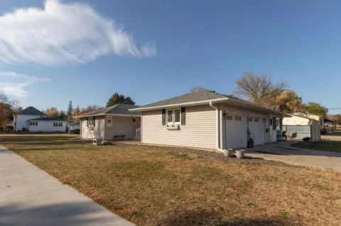 318 1st St SE, Hayfield, MN 55940
