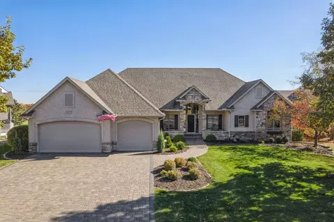 1237 Adrian Dr, Chaska, MN 55318