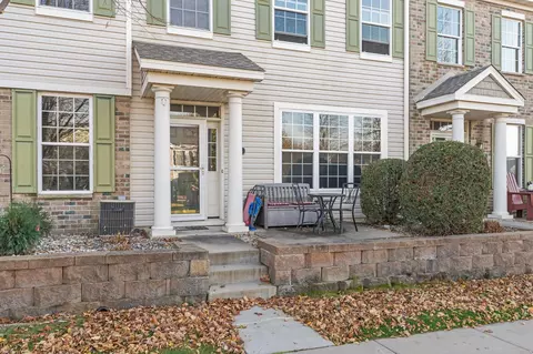 1075 Traditions Ct, Chaska, MN 55318