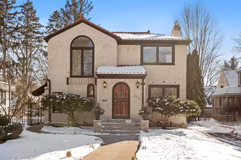 2294 Saint Clair Ave, Saint Paul, MN 55105