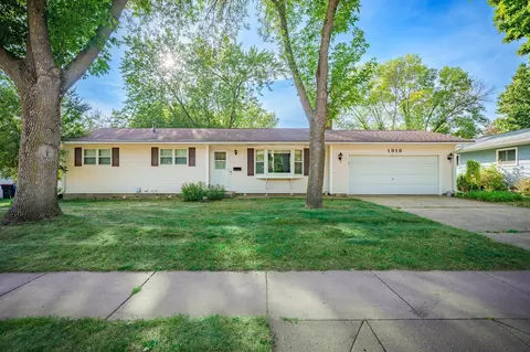 1916 Gernentz Ln, Red Wing, MN 55066
