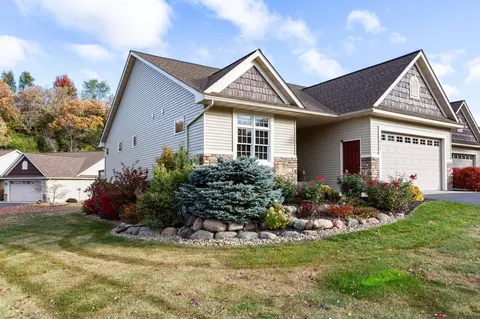 2011 Rushmore Dr, River Falls, WI 54022