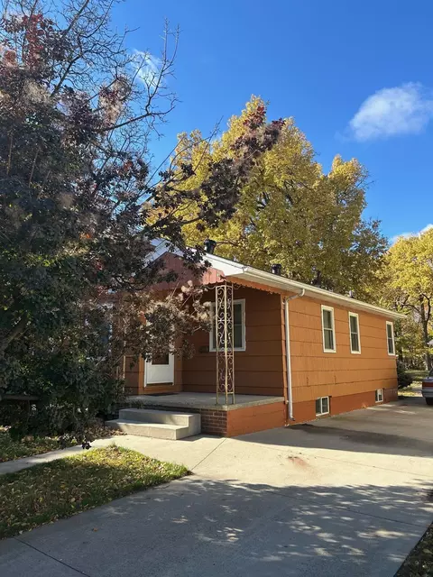 515 9th St NW, Willmar, MN 56201