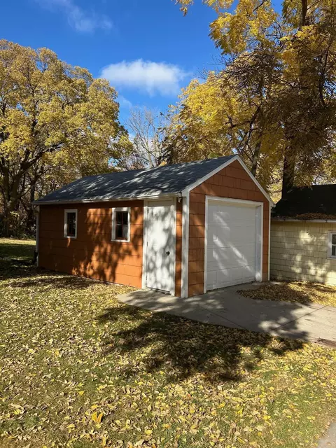 515 9th St NW, Willmar, MN 56201 photo 3