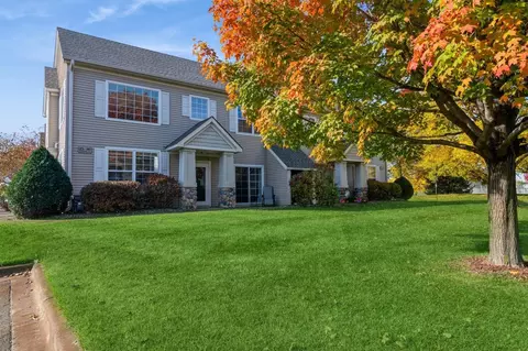 1876 Wildflower Ct, Shoreview, MN 55126