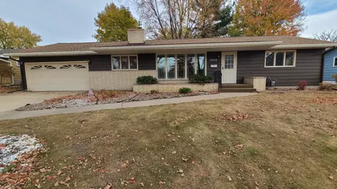 1009 16th St SW, Austin, MN 55912