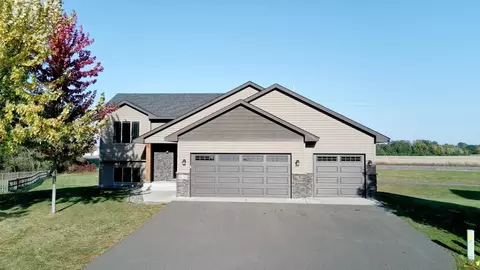 1620 18th Ct SE, Cambridge, MN 55008
