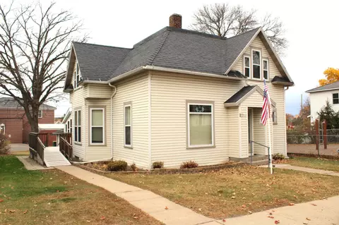 311 5th St NE, Staples, MN 56479