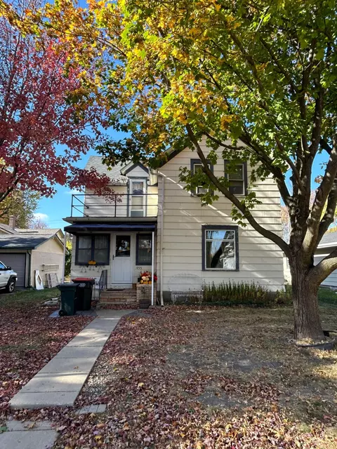 455 1st St, Gaylord, MN 55334