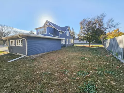 515 E College Dr, Marshall, MN 56258 photo 3