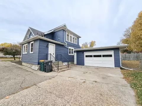 515 E College Dr, Marshall, MN 56258 photo 5