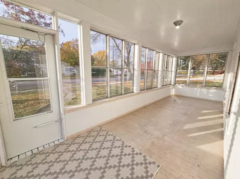 515 E College Dr, Marshall, MN 56258 photo 7