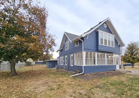 515 E College Dr, Marshall, MN 56258 photo 2