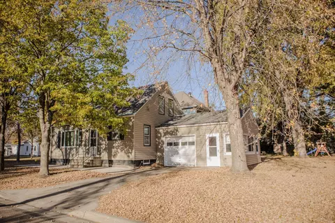 411 W 7th St, Morris, MN 56267