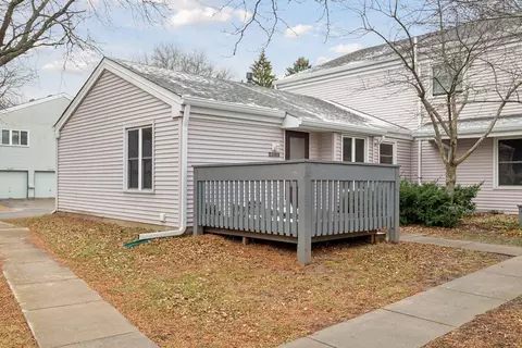 4858 Grenwich Trl N, Oakdale, MN 55128