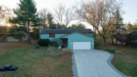 1428 Pioneer Ct, Northfield, MN 55057