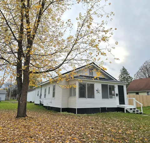1113 8th St, International Falls, MN 56649