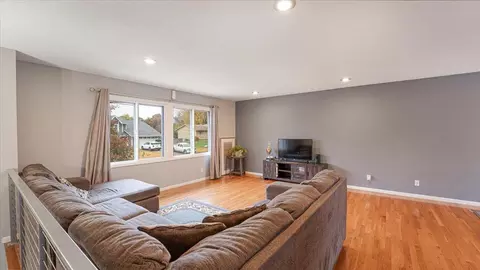 4366 Metcalf Dr, Eagan, MN 55122 photo 4