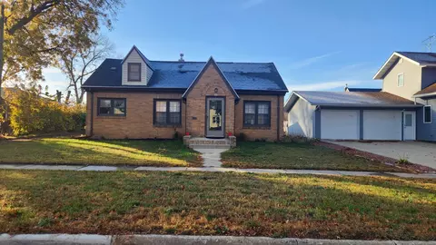 216 3rd St SW, Pipestone, MN 56164