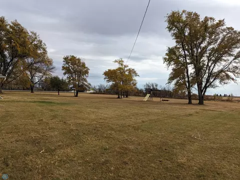 9251 Highway 32, Forman, ND 58032 photo 6
