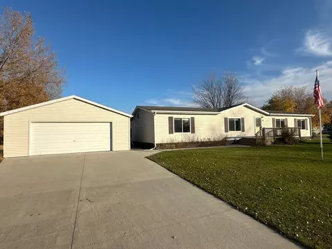 502 10th Ave NE, Roseau, MN 56751