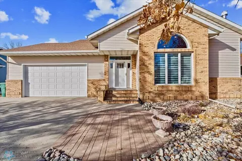 621 Parkway Dr, Wahpeton, ND 58075