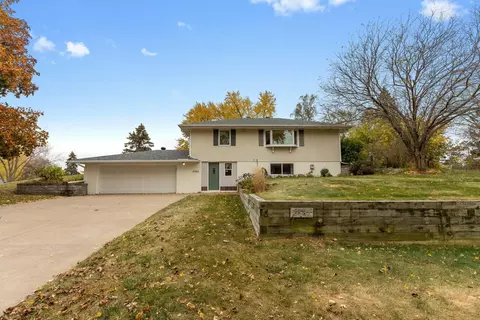 6585 2nd St N, Oakdale, MN 55128