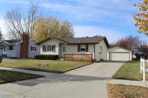 1203 20th St N, Moorhead, MN 56560