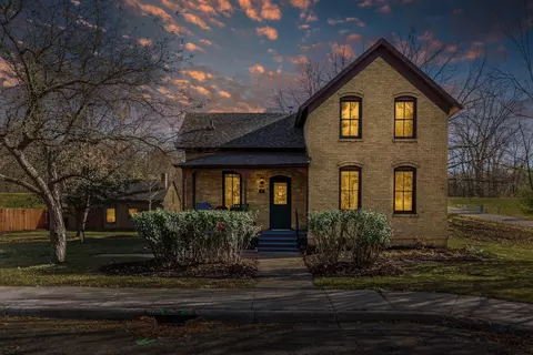 217 Main St W, Carver, MN 55315