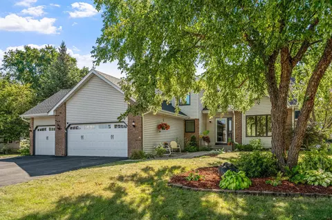 700 Spring Hill Dr, Woodbury, MN 55125