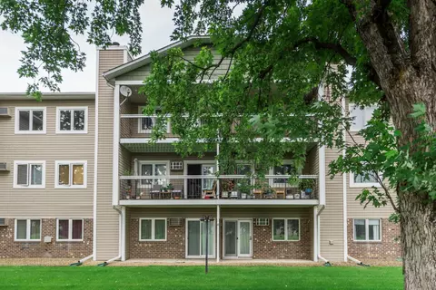7632 157th St W #304, Apple Valley, MN 55124