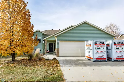 1403 35th Street Cir S, Moorhead, MN 56560