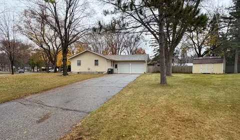 604 S Crescent Ln, Litchfield, MN 55355