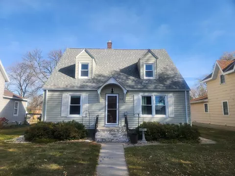 510 Bush St, Lakefield, MN 56150