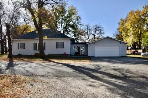 681 Poplar St, Ocheyedan, IA 51354