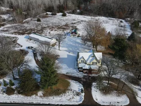 38811 Oasis Rd, Lindstrom, MN 55045