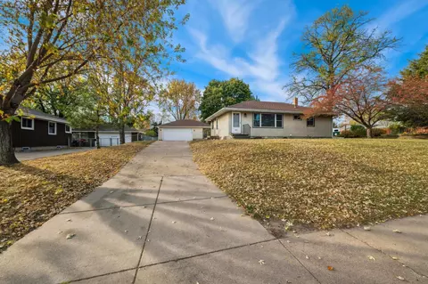 2067 English St, Maplewood, MN 55109