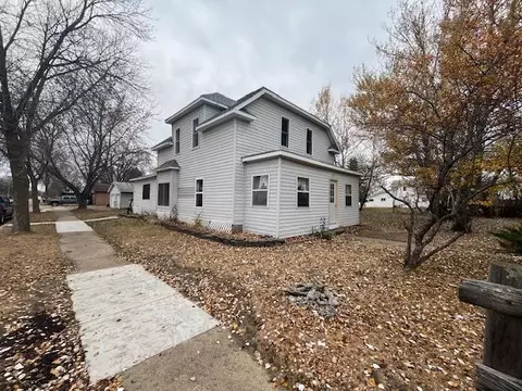 223 4th St SW, Staples, MN 56479