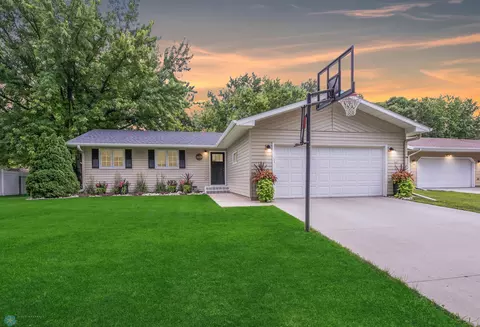 3608 11th St S, Fargo, ND 58104