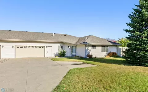 2912 12th Ave S, Moorhead, MN 56560