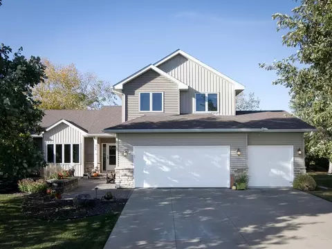 986 Bavaria Hills Ln, Chaska, MN 55318