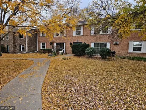 1004 Westbrooke Way #5, Hopkins, MN 55343