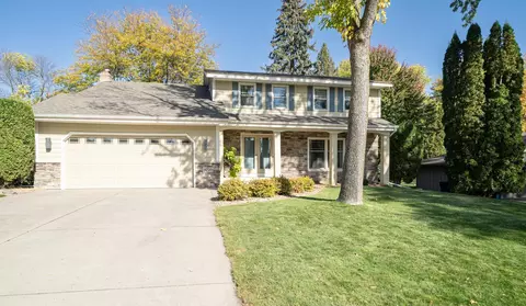 9720 Friar Dr, Eden Prairie, MN 55347