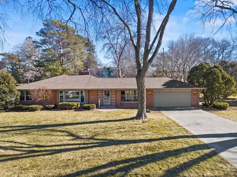 5525 Glengarry Pkwy, Edina, MN 55436