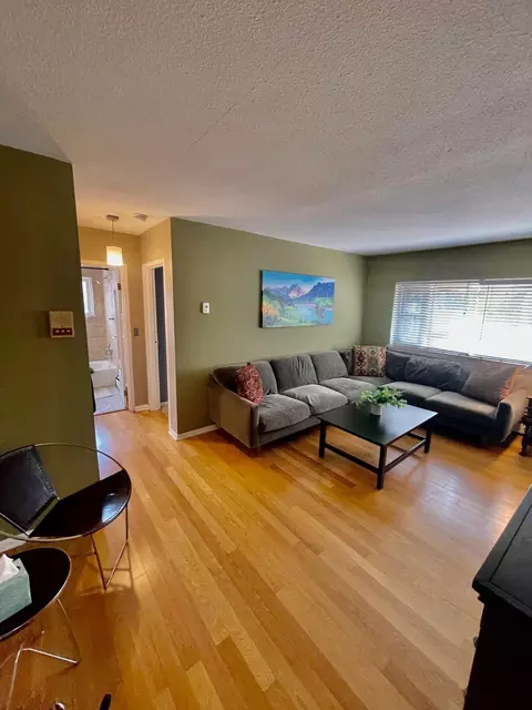 2747 Dupont Ave S #203, Minneapolis, MN 55408