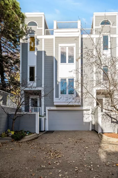 216 2nd St NE, Minneapolis, MN 55413