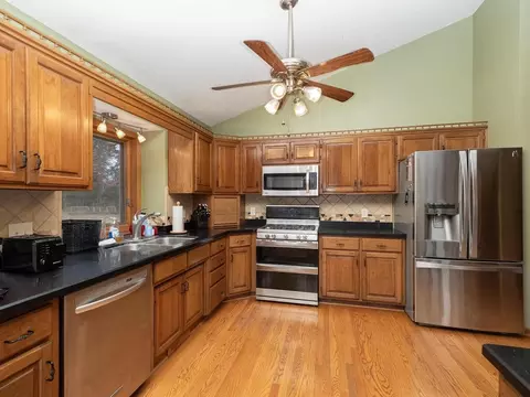 1000 April Pl, Burnsville, MN 55306