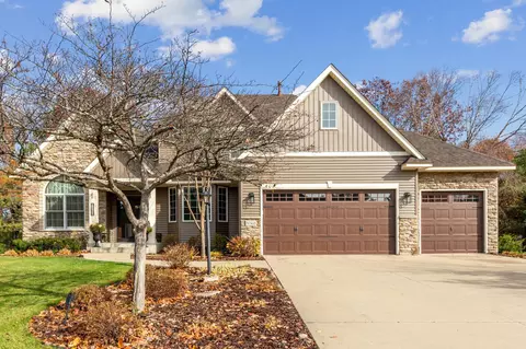 9260 Duckwood Trl, Woodbury, MN 55125