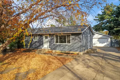 1206 Greenwood Pl, Faribault, MN 55021