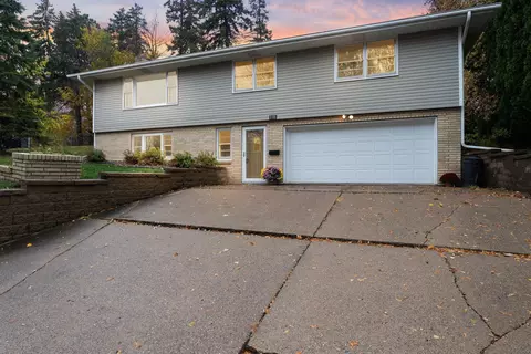 1101 17th Ave N, South Saint Paul, MN 55075